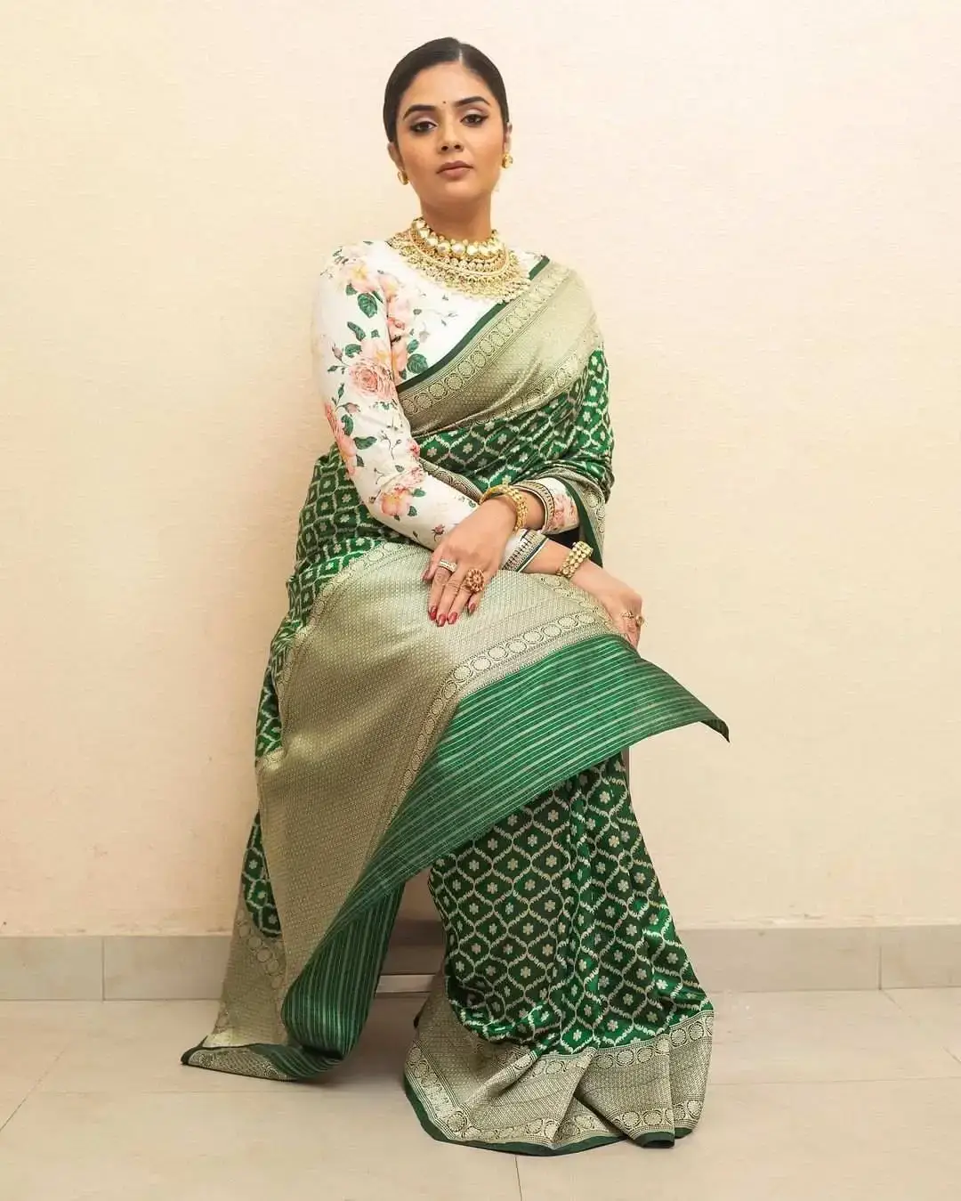 Indian TV Model Sreemukhi in a green Banarasi saree